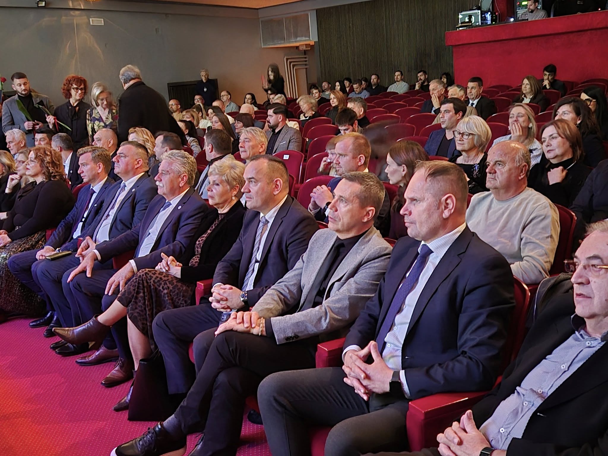 ODRŽANA SVEČANA SJEDNICA POVODOM 30. OBLJETNICE OSNUTKA OBRNIČKE KOMORE ZADARSKE ŽUPANIJE